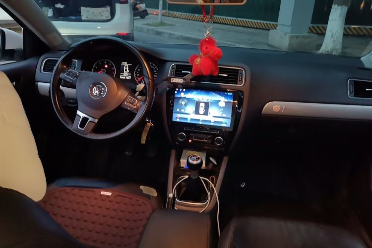 Used Volkswagen Sagitar 2014 Revised Version 1.4TSI Manual Luxury Edition Center Console