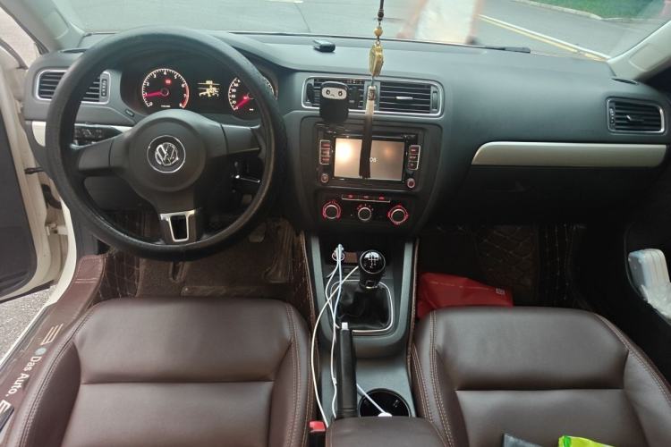 Used Volkswagen Sagitar 2014 Revised Version 1.6L Manual Leading Edition Center Console