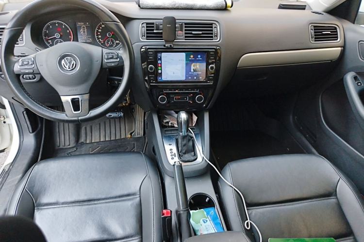 Used Volkswagen Sagitar 2014 1.4TSI Automatic Luxury Model Center Console