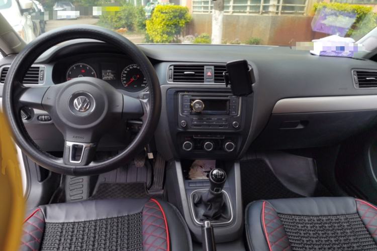 Used Volkswagen Sagitar 2014 Revised Version 1.6L Manual Leading Edition Center Console