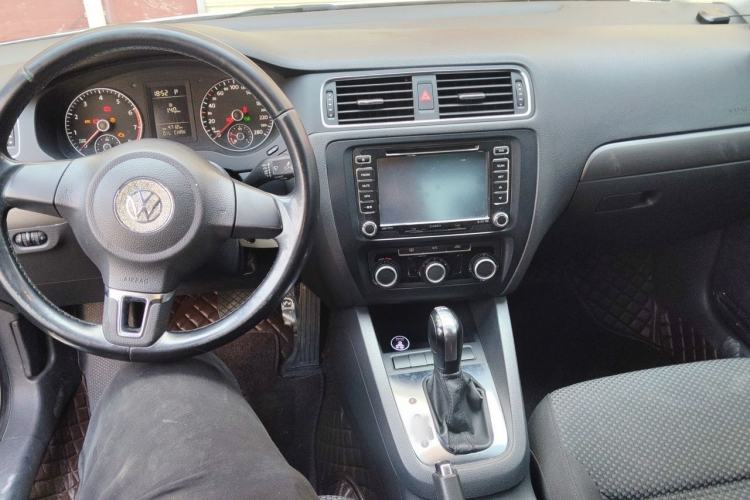 Used Volkswagen Sagitar 2014 Revised Version 1.4TSI Automatic Fashion Edition Center Console