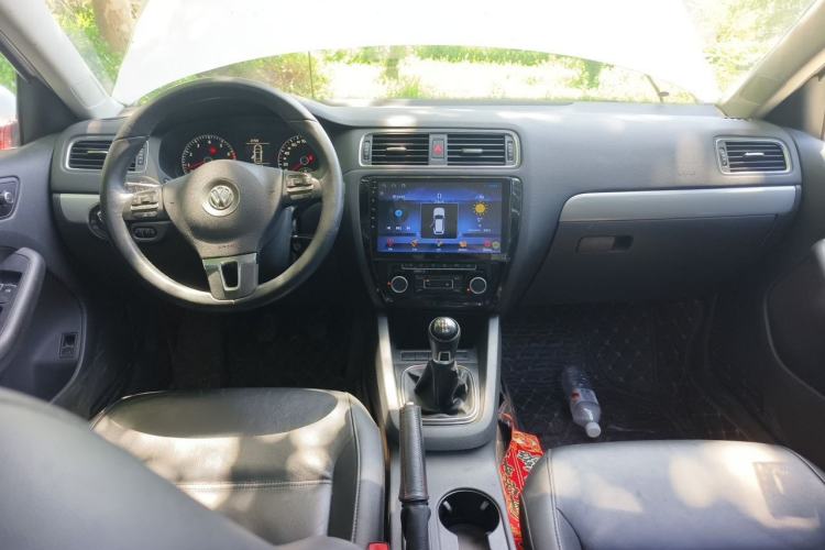 Used Volkswagen Sagitar 2014 Revised Version 1.4TSI Manual Luxury Edition Center Console