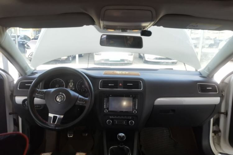 Used Volkswagen Sagitar 2014 Revised Version 1.4TSI Manual Luxury Edition Center Console