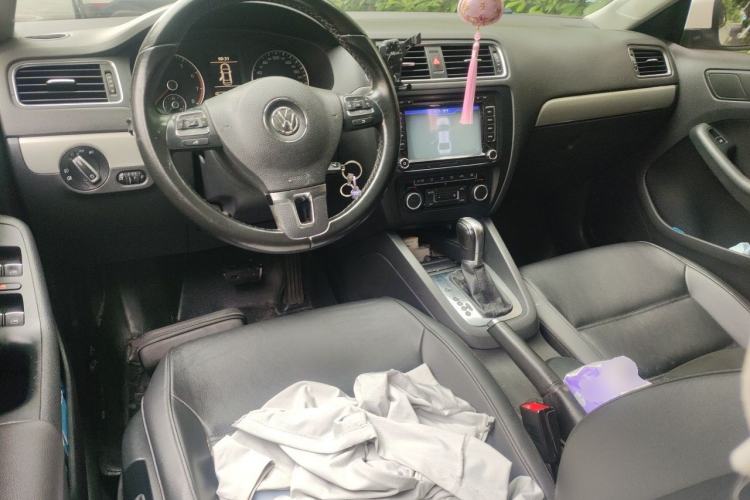 Used Volkswagen Sagitar 2014 Revised Version 1.4TSI Automatic Luxury Edition Center Console
