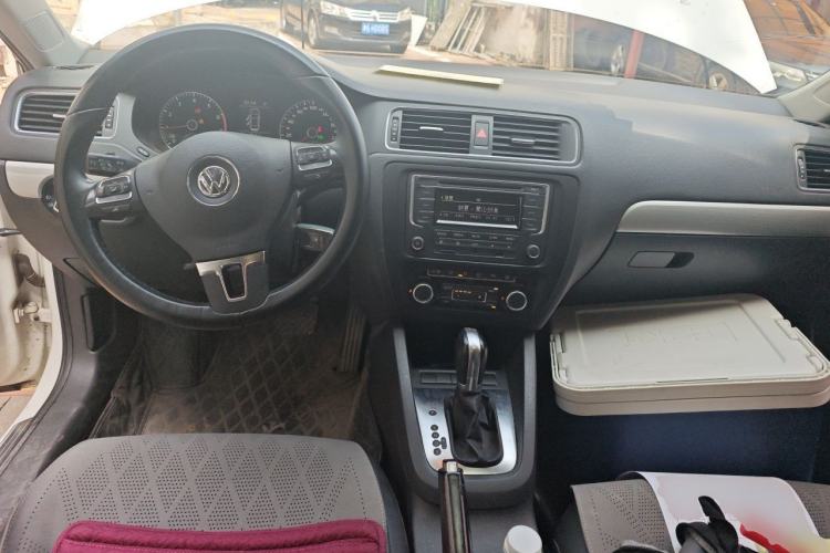 Used Volkswagen Sagitar 2014 Revised Version 1.4TSI Automatic Luxury Edition Center Console