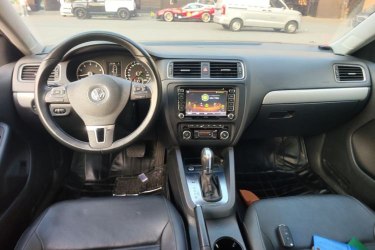 Used Volkswagen Sagitar 2014 1.4TSI Automatic Luxury Model Center Console