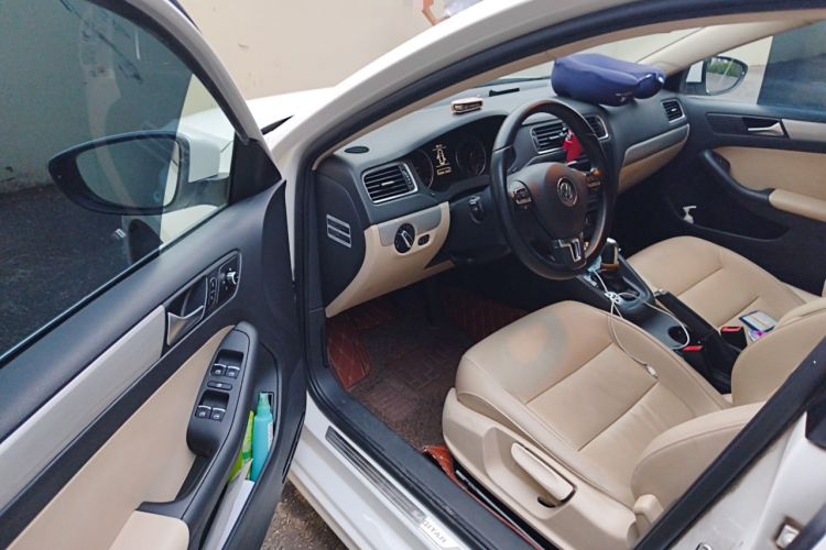Used Volkswagen Sagitar 2014 Revised Version 1.4TSI Automatic Luxury Edition Driver Seat