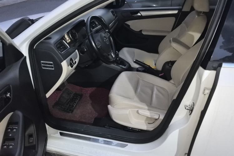 Used Volkswagen Sagitar 2014 1.4TSI Automatic Luxury Model Driver Seat