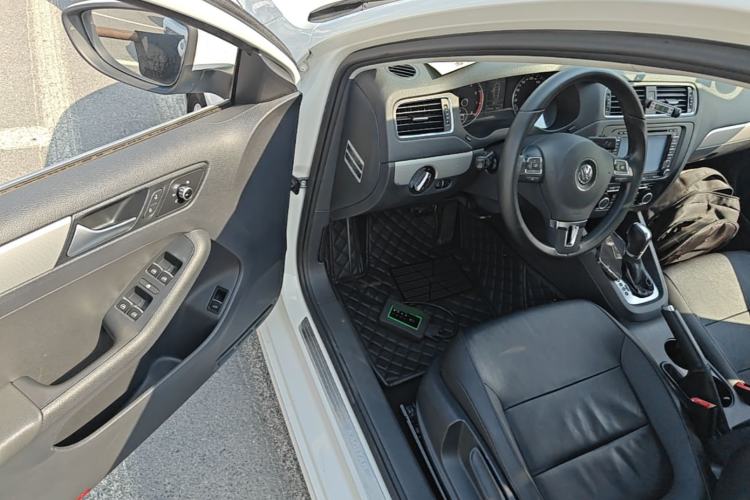 Used Volkswagen Sagitar 2014 Revised Version 1.4TSI Automatic Luxury Edition Driver Seat