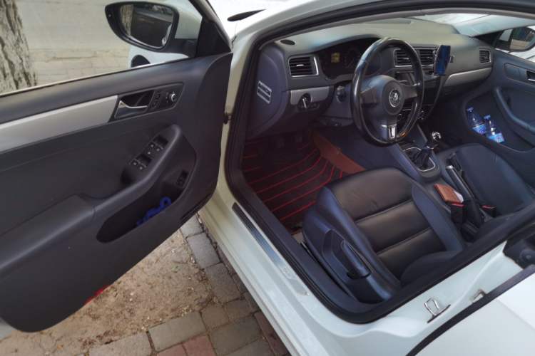 Used Volkswagen Sagitar 2014 1.6L Manual Comfort Model Driver Seat