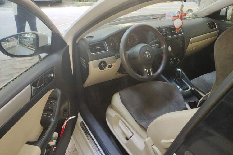 Used Volkswagen Sagitar 2014 Revised Version 1.6L Automatic Comfort Edition Driver Seat