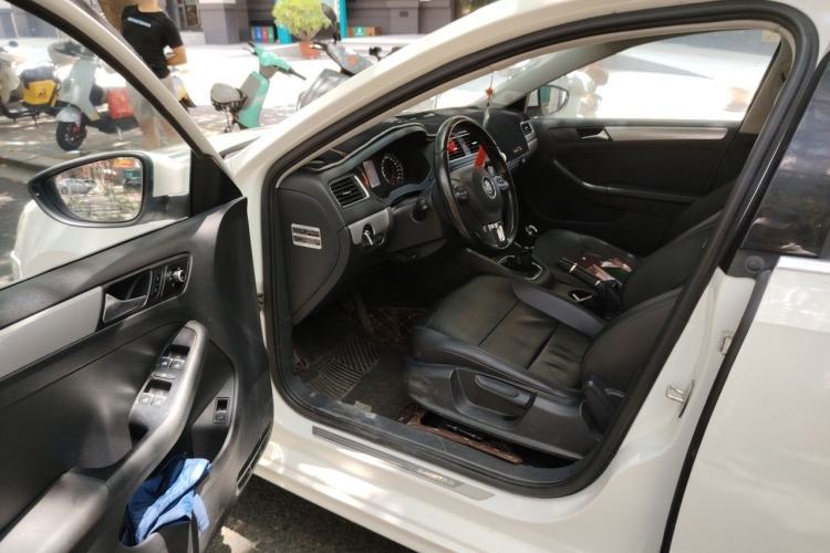 Used Volkswagen Sagitar 2014 Revised Version 1.4TSI Manual Luxury Edition Driver Seat
