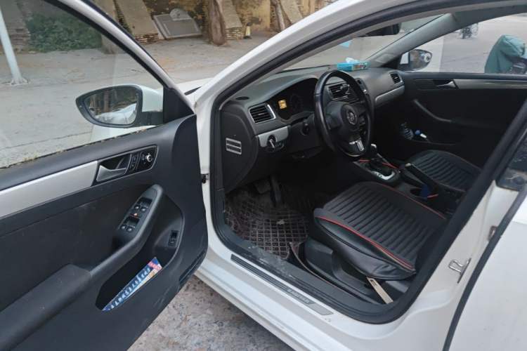 Used Volkswagen Sagitar 2014 Revised Version 1.6L Automatic Leading Edition Driver Seat