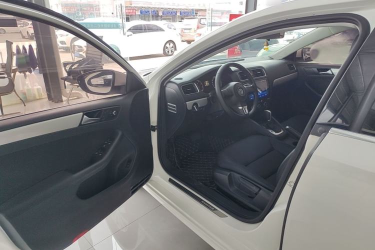 Used Volkswagen Sagitar 2014 Revised Version 1.6L Automatic Comfort Edition Driver Seat