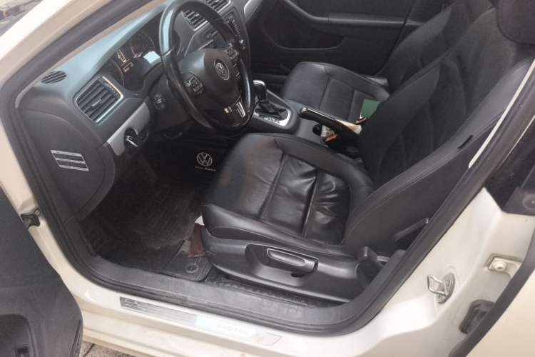 Used Volkswagen Sagitar 2014 1.4TSI Automatic Luxury Model Driver Seat