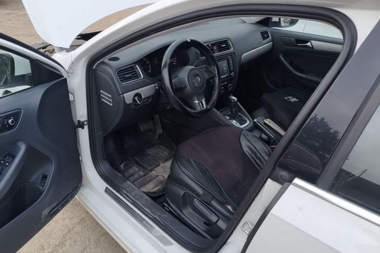 Used Volkswagen Sagitar 2014 Revised Version 1.6L Automatic Comfort Edition Driver Seat