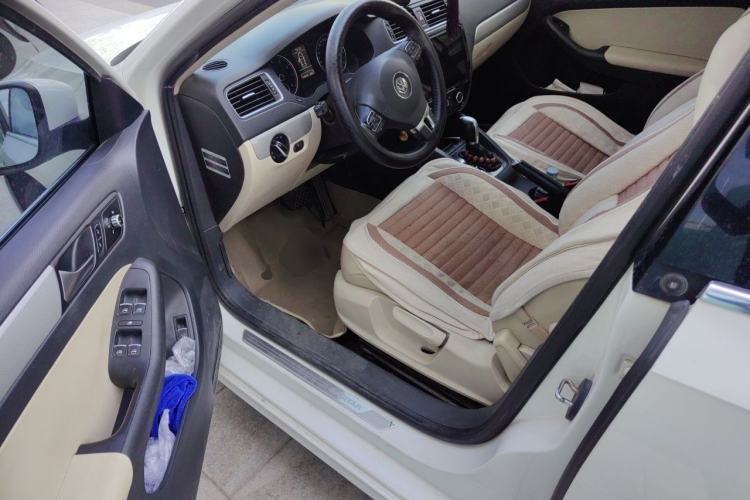 Used Volkswagen Sagitar 2014 Revised Version 1.4TSI Automatic Luxury Edition Driver Seat