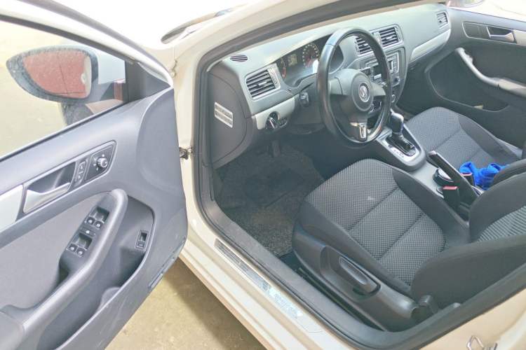 Used Volkswagen Sagitar 2014 Revised Version 1.6L Automatic Comfort Edition Driver Seat