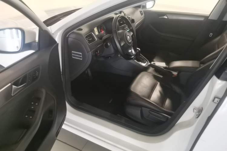 Used Volkswagen Sagitar 2014 Revised Version 1.4TSI Automatic Fashion Edition Driver Seat