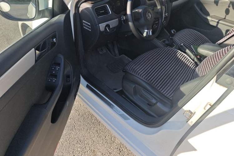 Used Volkswagen Sagitar 2014 1.6L Manual Comfort Model Driver Seat