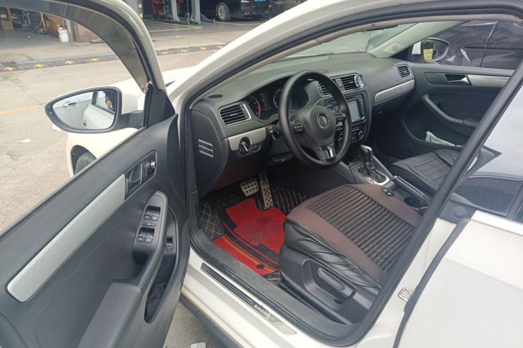 Used Volkswagen Sagitar 2014 Revised Version 1.4TSI Automatic Luxury Edition Driver Seat