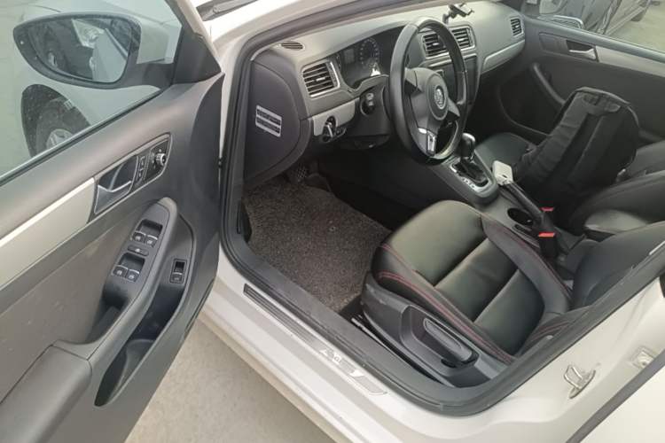Used Volkswagen Sagitar 2014 Revised Version 1.6L Automatic Leading Edition Driver Seat