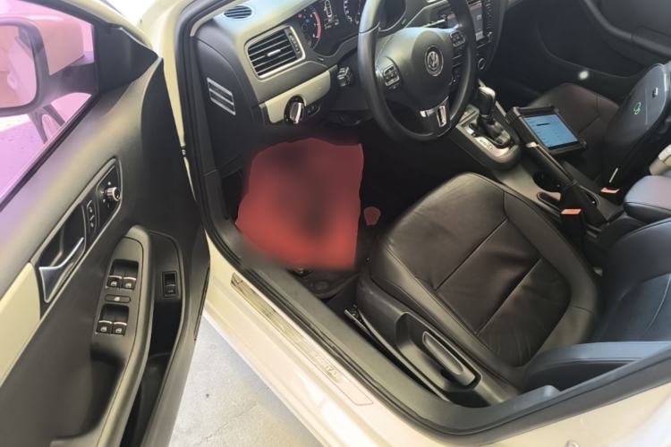 Used Volkswagen Sagitar 2014 Revised Version 1.4TSI Automatic Luxury Edition Driver Seat