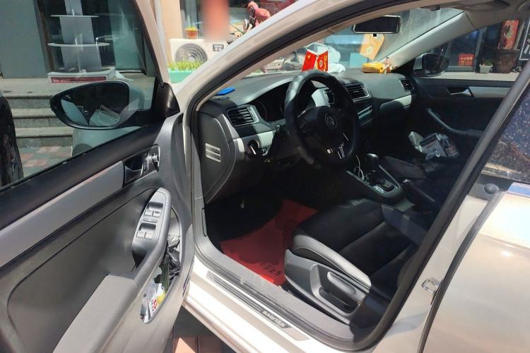 Used Volkswagen Sagitar 2014 Revised Version 1.4TSI Automatic Luxury Edition Driver Seat