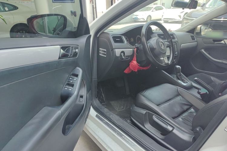 Used Volkswagen Sagitar 2014 1.6L Automatic Comfort Model Driver Seat