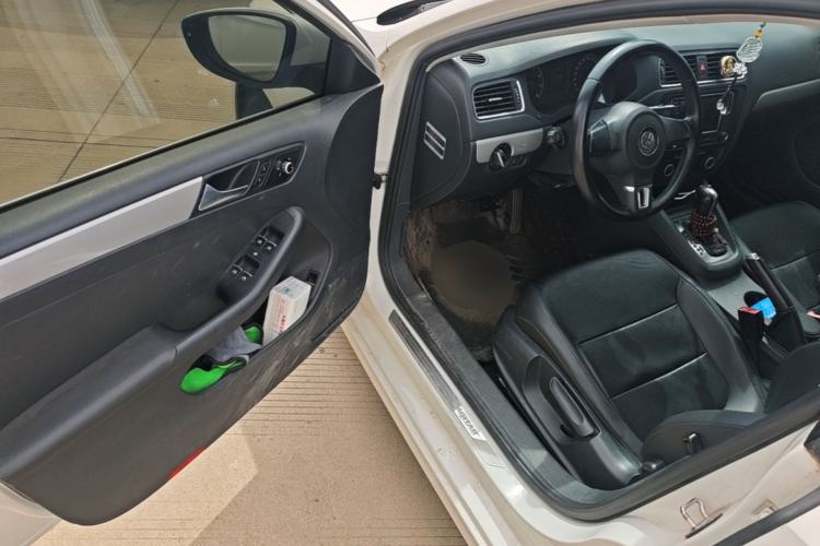 Used Volkswagen Sagitar 2014 Revised Version 1.6L Automatic Comfort Edition Driver Seat