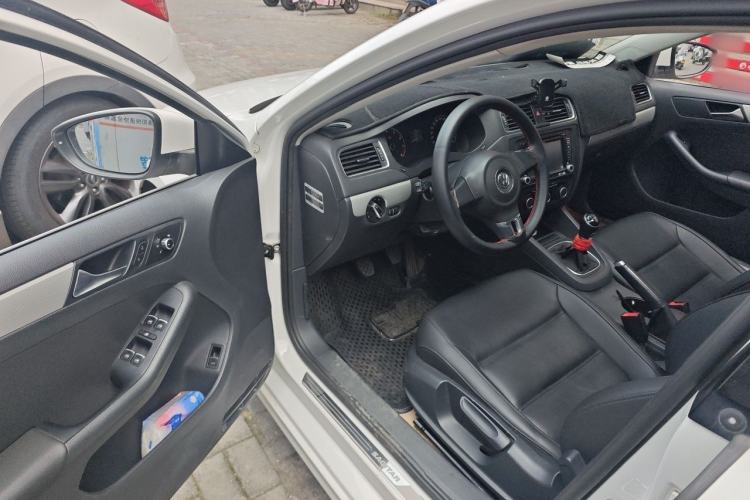 Used Volkswagen Sagitar 2014 Revised Version 1.6L Manual Comfort Edition Driver Seat
