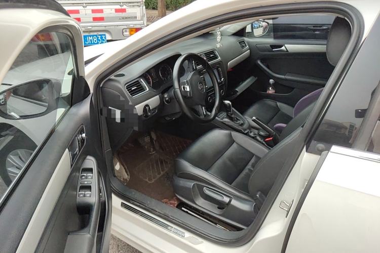 Used Volkswagen Sagitar 2014 1.4TSI Automatic Luxury Model Driver Seat