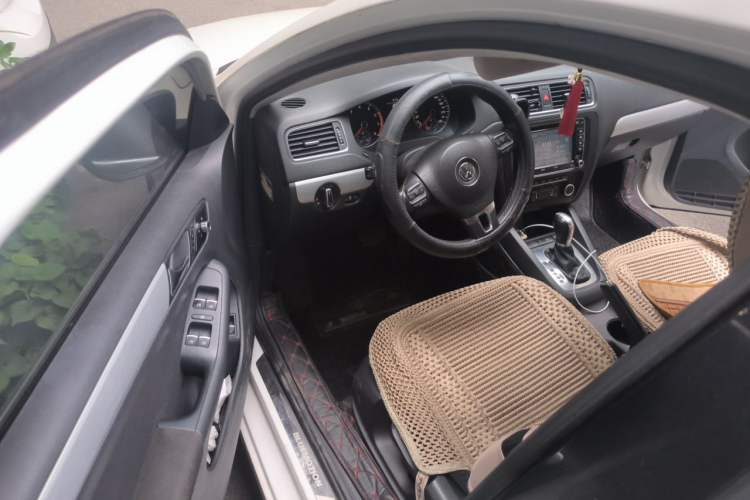 Used Volkswagen Sagitar 2014 1.4TSI BlueMotion Edition Driver Seat