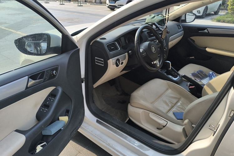 Used Volkswagen Sagitar 2014 1.4TSI Automatic Luxury Model Driver Seat