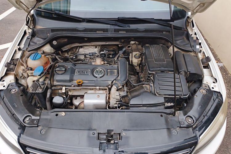 Used Volkswagen Sagitar 2014 Revised Version 1.4TSI Automatic Luxury Edition Engine Bay