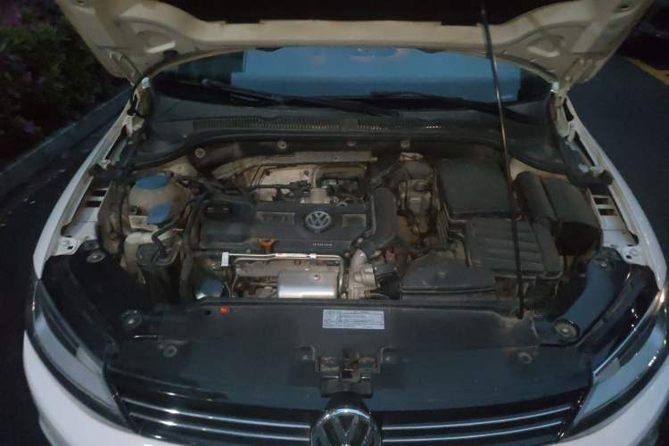 Used Volkswagen Sagitar 2014 1.4TSI Automatic Luxury Model Engine Bay