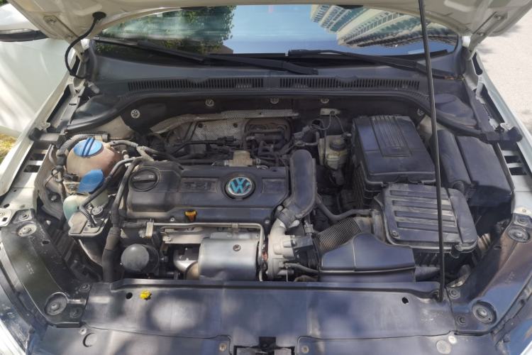 Used Volkswagen Sagitar 2014 1.4TSI Automatic Luxury Model Engine Bay