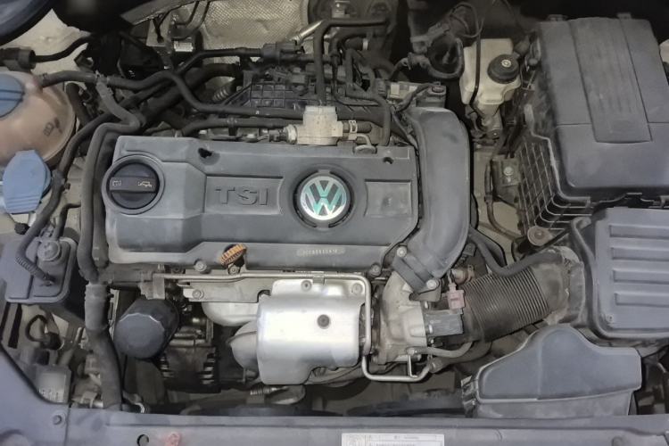 Used Volkswagen Sagitar 2014 1.4TSI Automatic Luxury Model Engine Bay