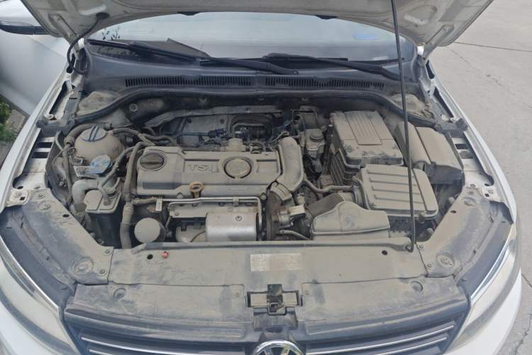 Used Volkswagen Sagitar 2014 Revised Version 1.4TSI Automatic Luxury Edition Engine Bay