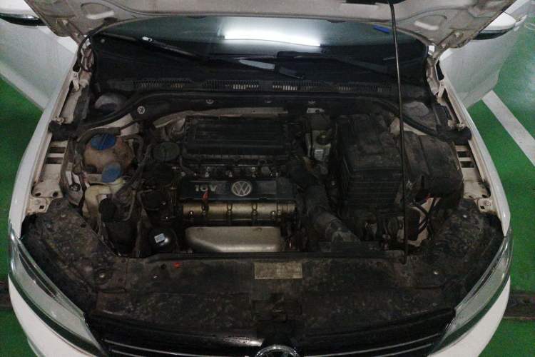 Used Volkswagen Sagitar 2014 1.6L Automatic Comfort Model Engine Bay