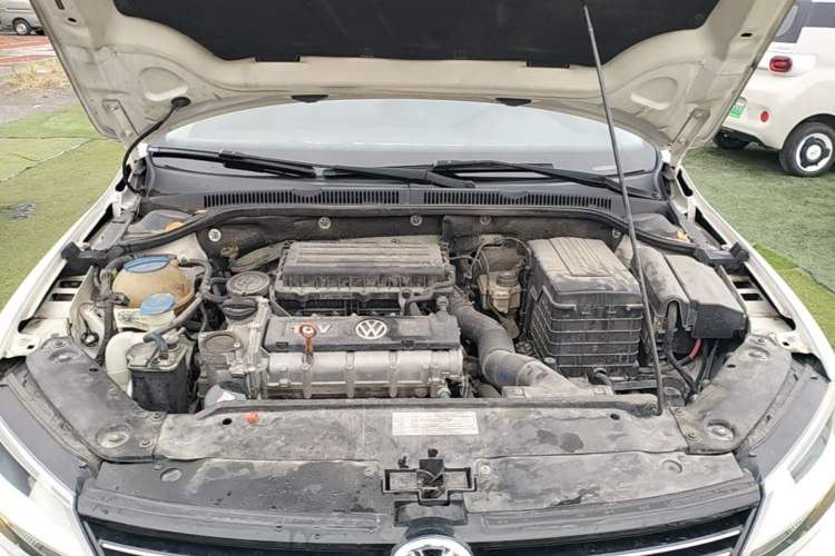 Used Volkswagen Sagitar 2014 1.6L Automatic Comfort Model Engine Bay