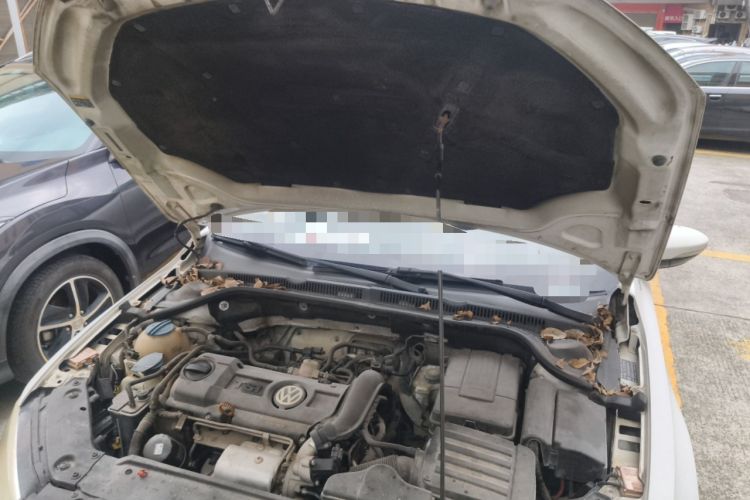 Used Volkswagen Sagitar 2014 1.4TSI Automatic Luxury Model Engine Bay