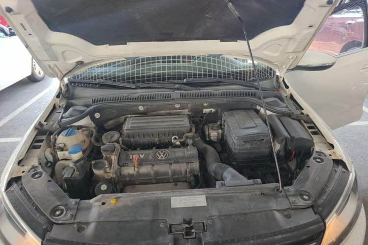 Used Volkswagen Sagitar 2014 Revised Version 1.6L Automatic Leading Edition Engine Bay