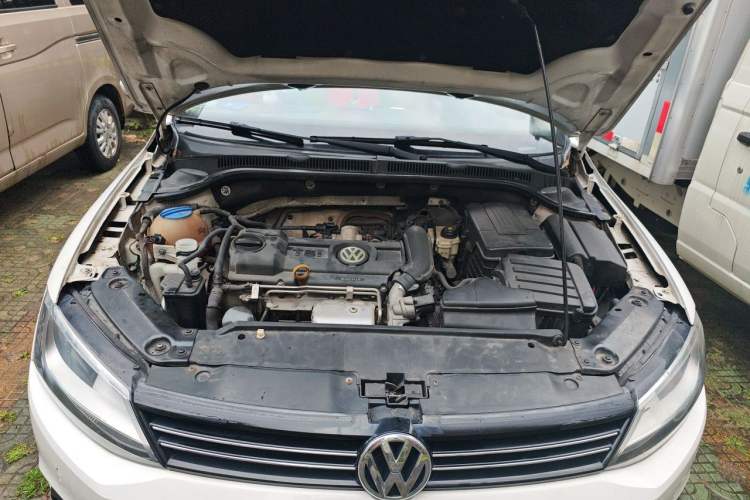 Used Volkswagen Sagitar 2014 Revised Version 1.4TSI Automatic Luxury Edition Engine Bay