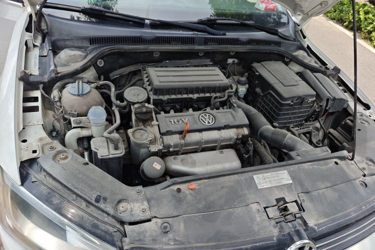Used Volkswagen Sagitar 2014 1.6L Automatic Comfort Model Engine Bay