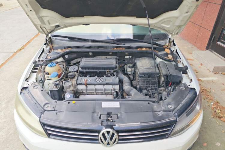 Used Volkswagen Sagitar 2014 Revised Version 1.6L Automatic Comfort Edition Engine Bay