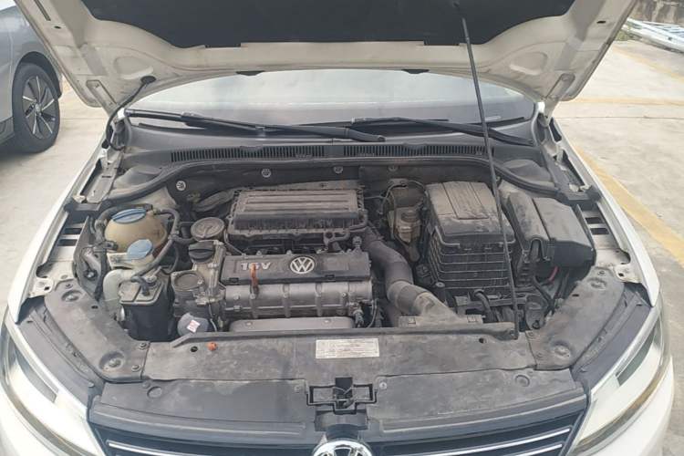 Used Volkswagen Sagitar 2014 1.6L Automatic Comfort Model Engine Bay