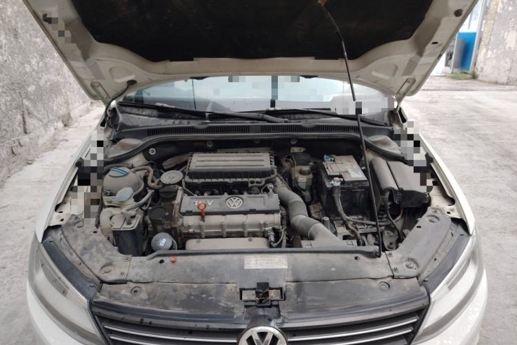 Used Volkswagen Sagitar 2014 1.6L Manual Comfort Model Engine Bay