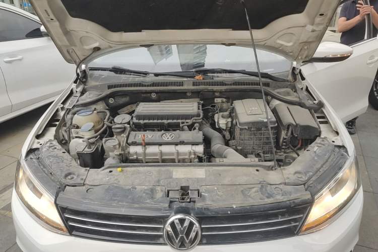 Used Volkswagen Sagitar 2014 Revised Version 1.6L Automatic Leading Edition Engine Bay