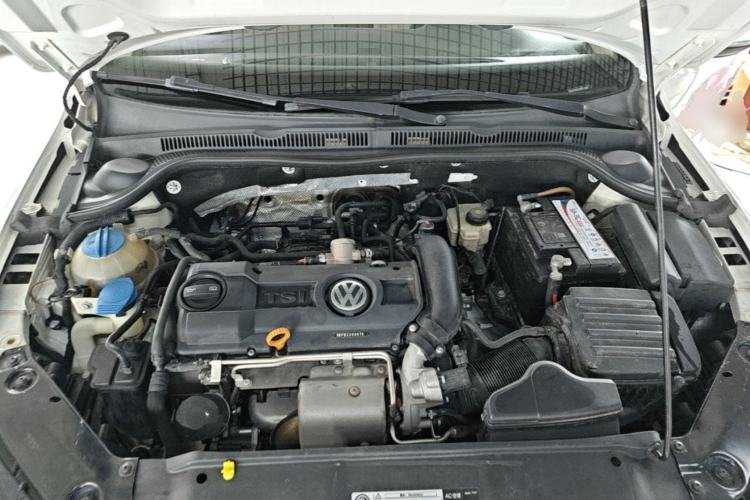 Used Volkswagen Sagitar 2014 1.4TSI Automatic Luxury Model Engine Bay